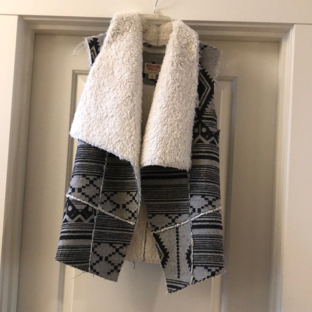 Vest size medium Mossimo  brand